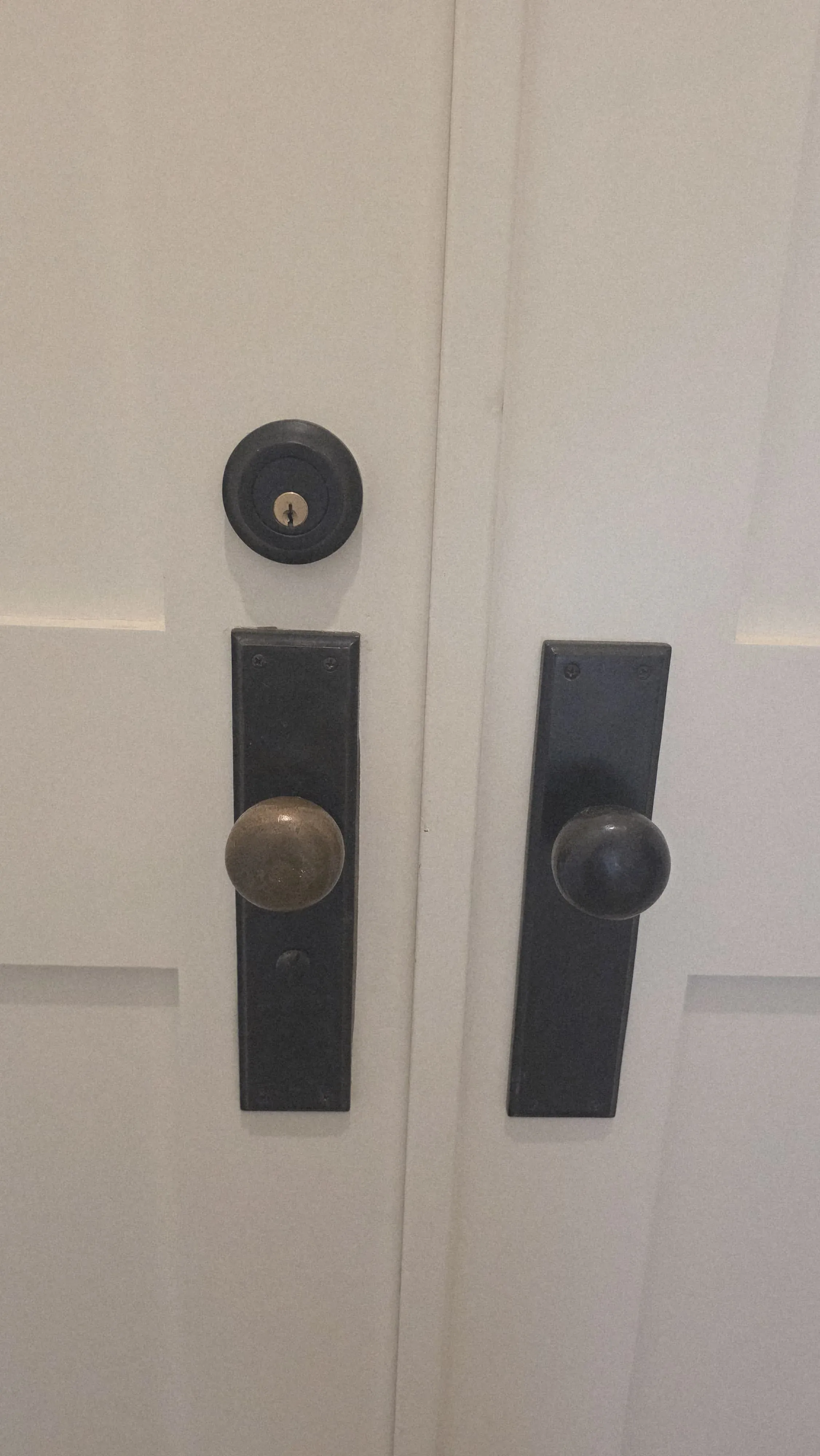 Pros On Call locksmith installing a Kwikset SmartKey deadbolt on an apartment door in Austin