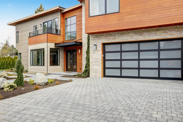 Contemporary style home in Bellevue, WA, Northwest, USA. For Residential Garage Door Repair and Installation Plano TX choose Pros on Call